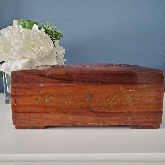 Hand Carved Wood Jewlery Box with Bronze Inlay and Working Lock System - Picture 4 of 14